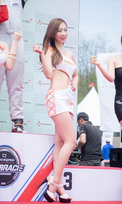 REBS 전속 레이싱모델 서윤지