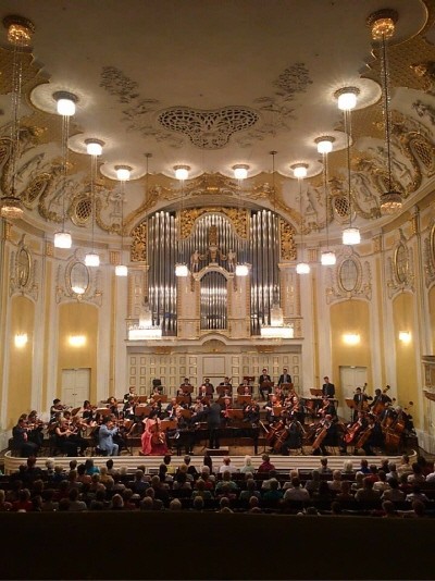 ‘Kairo Symphony Orchestra 유럽 순회공연 Saint-Sains Cello Concerto’ 공연사진(첼리스트 송희송 협연). 사진=서울솔리스트첼로앙상블 제공