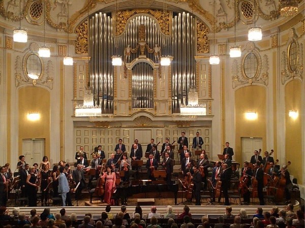 ‘Kairo Symphony Orchestra 유럽 순회공연 Saint-Sains Cello Concerto’ 공연사진(첼리스트 송희송 협연). 사진=서울솔리스트첼로앙상블 제공