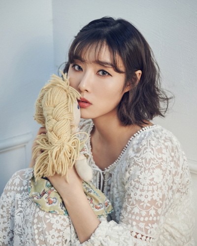 ‘인터뷰’ 민경아(조안 시니어 역). 사진=더블케이필름앤씨어터, 창작컴퍼니다 제공