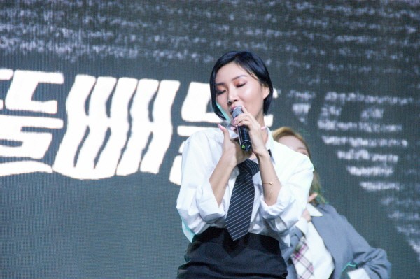 [포토] 마마무 화사, '마마무 시크 아이콘의 근거있는 자신감'(미니앨범 'purple' 쇼케이스)