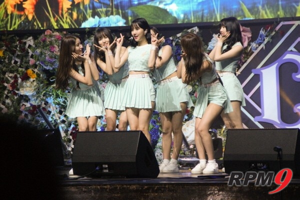[포토] 여자친구, '당신의 무더위를 날릴 칼군무 바람' (여자친구 패러렐 쇼케이스)