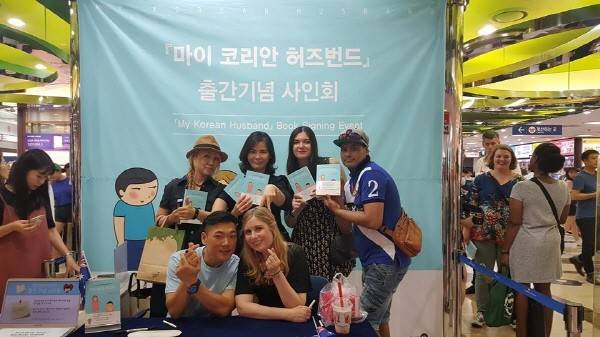영등포 교보문고 ‘마이 코리안 허즈번드’ 출간 기념 사인회. 사진=마이 코리안 허즈번드 제공