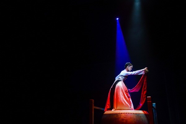 ‘련蓮, 다시 피는 꽃’ 공연사진. 사진=정동극장 제공