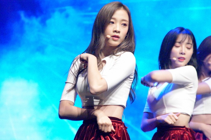 에이프릴 진솔은 20일 서울 청담동 일지아트홀에서 열린 네 번째 미니앨범 '이터니티(eternity)' 쇼케이스에서 앨범활동 목표와 최근 종료한 EBS 유아프로그램 MC 활동에 대해 자신의 생각을 말했다. (사진=박동선 기자)
