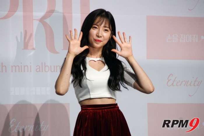 20일 서울 청담동 일지아트홀에서는 에이프릴의 네 번째 미니앨범 '이터니티(eternity)' 쇼케이스가 개최됐다. 이날 채경은 인터뷰답변을 통해 이번 앨범이 더 많은 대중에게 에이프릴을 알릴 수 있는 계기가 되길 기원했다. (사진=박동선 기자)