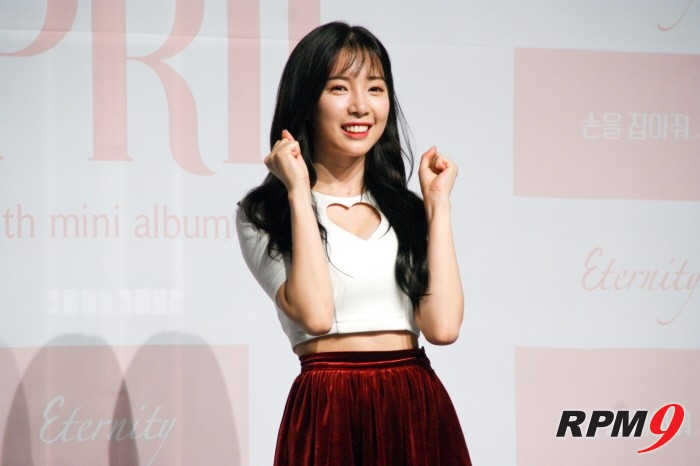 20일 서울 청담동 일지아트홀에서는 에이프릴의 네 번째 미니앨범 '이터니티(eternity)' 쇼케이스가 개최됐다. 이날 채경은 인터뷰답변을 통해 이번 앨범이 더 많은 대중에게 에이프릴을 알릴 수 있는 계기가 되길 기원했다. (사진=박동선 기자)