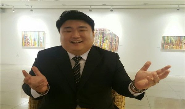 ‘한국사회공헌협회’ 국도형 회장이 전자신문엔터테인먼트와의 인터뷰에서 자기소개를 하고 있다. 사진=전자신문엔터테인먼트 제공