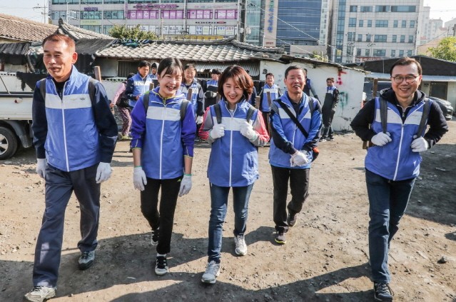 한국GM한마음재단, 소외계층에 연탄 후원하고 연탄 나눔 봉사 참여