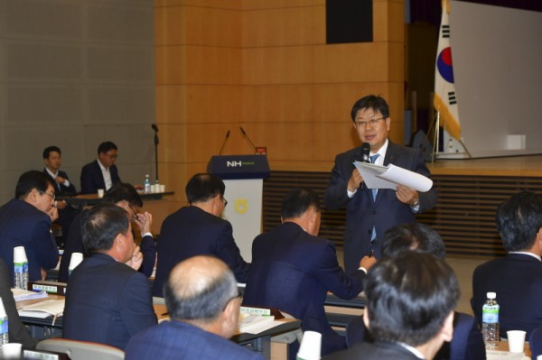 이경섭 NH농협은장이 3분기 실적과 연말까지의 경영 목표 등에 대해 설명하고 있다. 사진=NH농협은행.