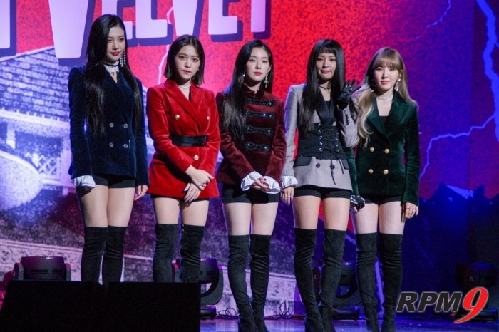 16일 서울 강남구 SMTOWN 코엑스아티움에서는 걸그룹 레드벨벳(Red Velvet)의 정규2집 '퍼펙트 벨벳(Perfect Velvet)' 발매기념 쇼케이스가 열렸다. (사진=박동선 기자)