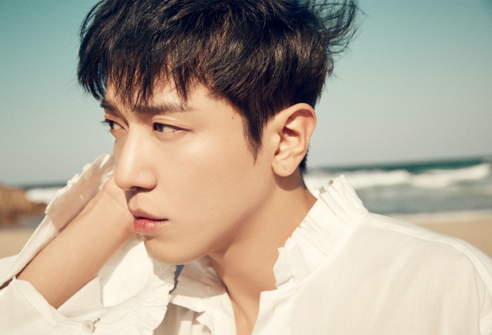 최근 서울 명동 소재 카페 'FNC WOW'에서 가수 겸 배우 정용화와 JTBC 금토드라마 '더 패키지' 종영 인터뷰를 가졌다. (사진=FNC엔터테인먼트 제공)