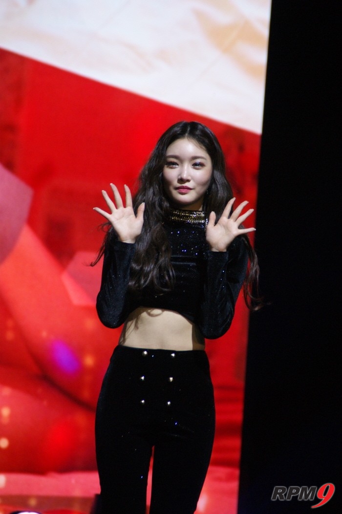 17일 오후 서울 중구 신세계 메사몰에서는 그룹 '아이오아이' 출신 솔로가수 청하의 미니 2집 'Offset' 발매기념 쇼케이스가 개최됐다. (사진=박동선 기자)