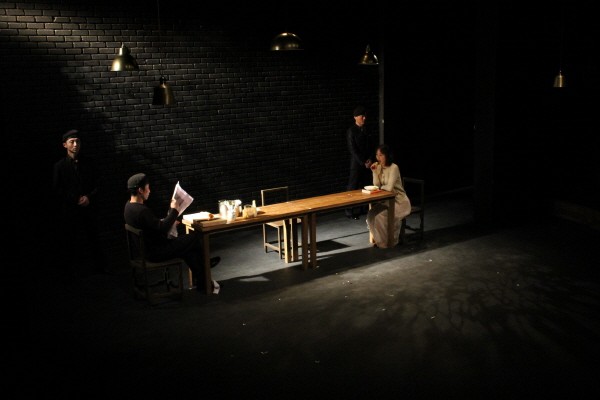 ‘오셀로의 식탁’ 공연사진. 사진=극단/소극장 산울림, 아트판 제공