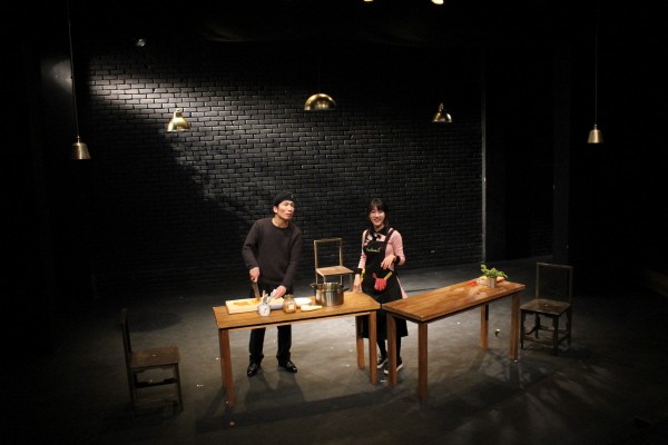 ‘오셀로의 식탁’ 공연사진. 사진=극단/소극장 산울림, 아트판 제공