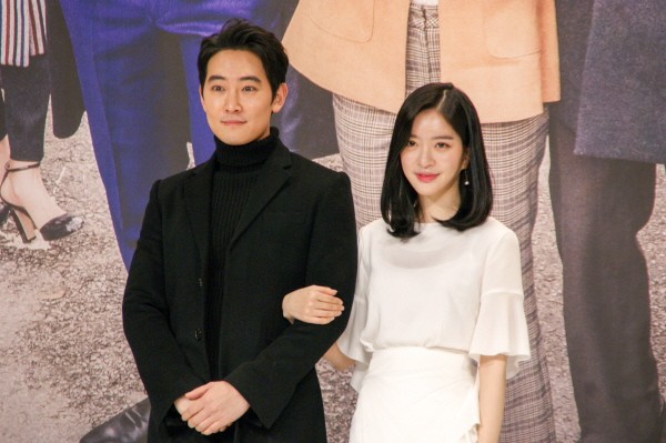 6일 서울 영등포구 타임스퀘어 아모리스홀에서는 오는 12일 오전 9시 방송될 KBS2 TV소설 '파도야파도야' 제작발표회가 개최됐다. (왼쪽부터) 김견우·조아영 등 주연배우들이 포토타임에 응하고 있다. (사진=박동선 기자)