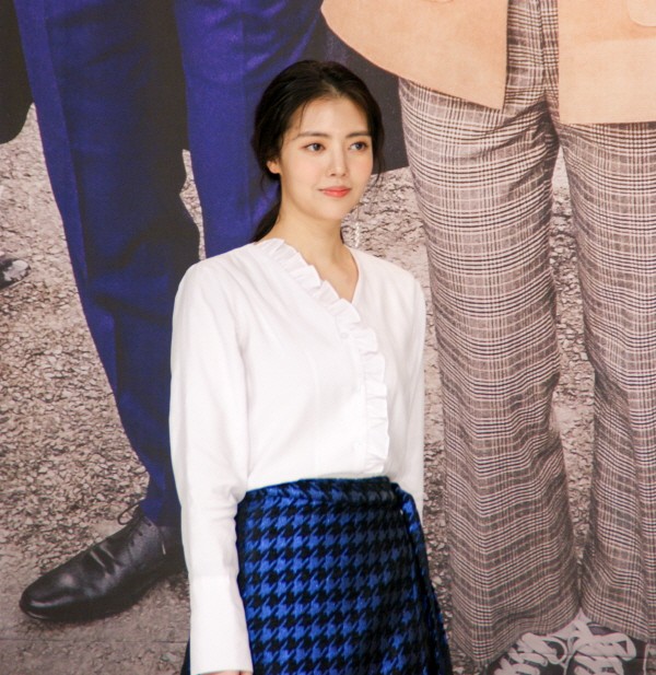 6일 서울 영등포구 타임스퀘어 아모리스홀에서는 오는 12일 오전 9시 방송될 KBS2 TV소설 '파도야파도야' 제작발표회가 개최됐다. 걸그룹 레인보우 출신 배우 정윤혜가 포토타임에 응하고 있다. (사진=박동선 기자)