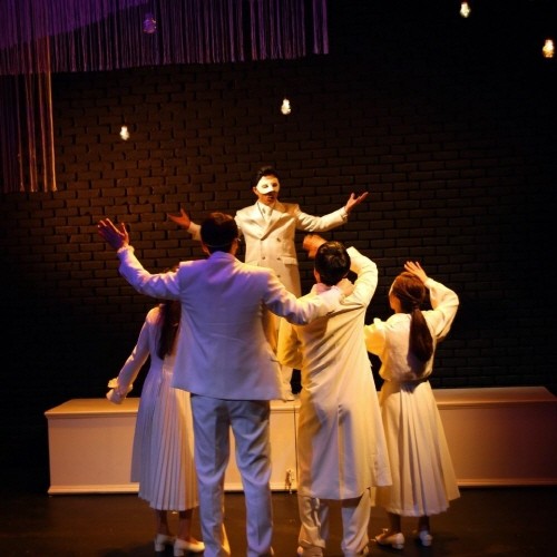 ‘줄리엣과 줄리엣’ 공연사진. 사진=극단/소극장 산울림, 아트판 제공
