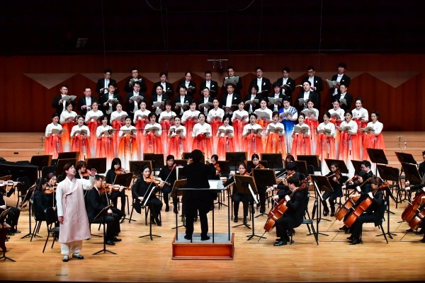 ‘열정의 탱고와 한국의 얼의 조우’ 공연사진. 사진=국립합창단 제공