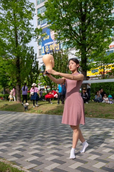‘두(頭)를 위한 몸만들기’ 공연사진. 사진=안산문화재단 제공