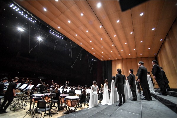 ‘BMW 7시리즈와 함께하는 서울시합창단 창단40주년 기념음악회’ 공연사진. 사진=세종문화회관 제공