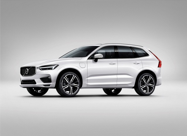 볼보자동차, 가격 경쟁력 높인 2019년형 XC60과 S90 선보여