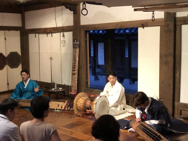 ‘거문고 김준영’ 공연사진. 사진=남산골한옥마을 서울남산국악당 제공