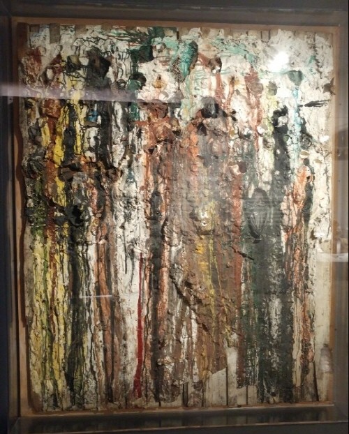 ‘스웨덴 TV 프로그램을 위한 사격회화, 목판에 페인트, 석고 그리고 철망, 195×159×10cm, 1961.05.14.’. 사진=전자신문엔터테인먼트