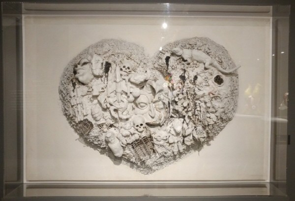 ‘괴물의 마음, 목판에 페인트, 석고와 다양한 오브제(울, 철망 등), 130×195×25cm, 1962’. 사진=전자신문엔터테인먼트