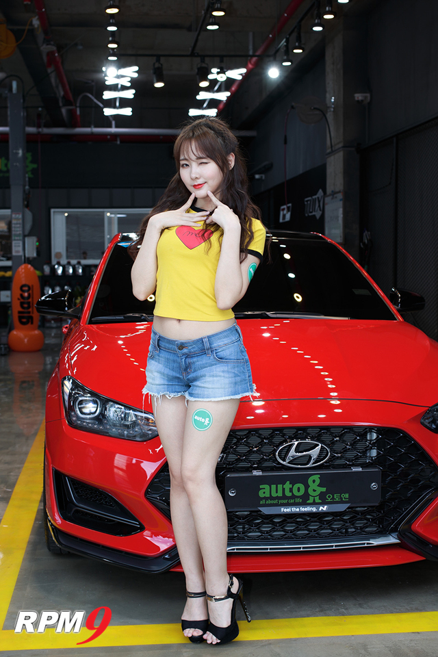 레이싱모델 박지은, 오토앤 대구 신월성점 오픈식에서 깜찍한 윙크