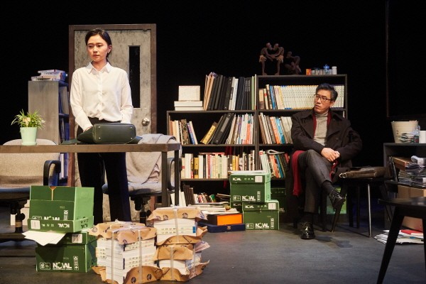‘외로운 사람, 힘든 사람, 슬픈 사람’ 공연사진. 사진=두산아트센터 제공