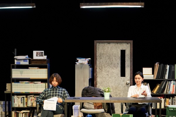 ‘외로운 사람, 힘든 사람, 슬픈 사람’ 공연사진. 사진=두산아트센터 제공