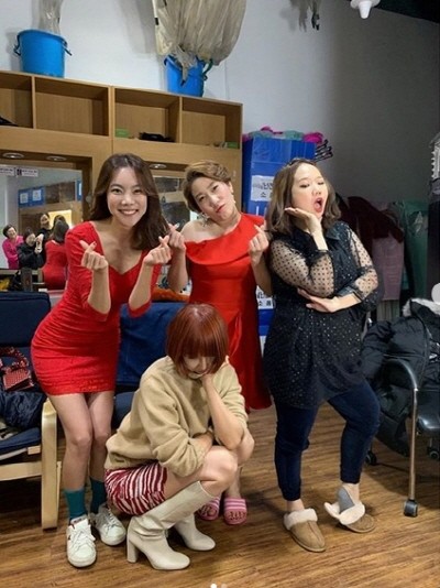 ‘Shop on the Stage 홈쇼핑 주식회사’. 사진=김영희 인스타그램 캡처