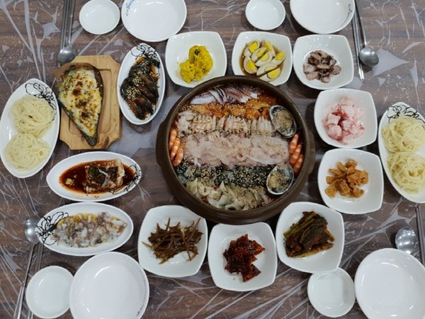 여수맛집 ‘진남횟집’, “겨울바다여행, 모듬회정식으로 제철해산물 즐기세요”