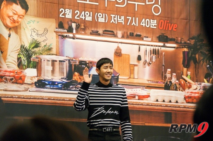 21일 서울 상암동 스탠포드호텔 그랜드볼룸에서는 올리브 '모두의 주방' 기자간담회가 열렸다. 광희가 포토타임에 응하고 있다. (사진=박동선 기자)