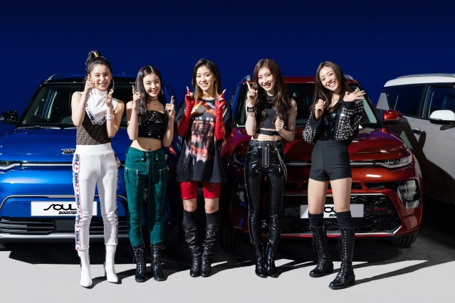 JYP 신인 걸그룹 ‘ITZY’ 뮤직비디오에 '쏘울 부스터' 등장