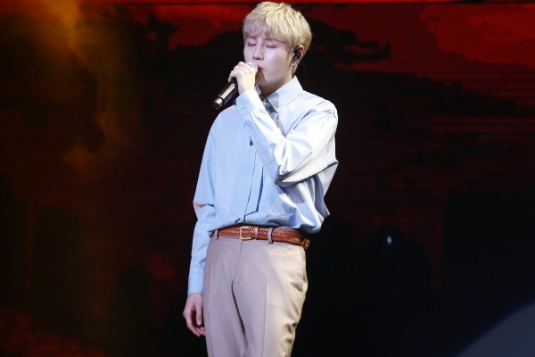 하성운 첫 번째 미니앨범 ‘My Moment’ 발매 기념 쇼케이스 공연사진. 사진=스타크루이엔티 제공
