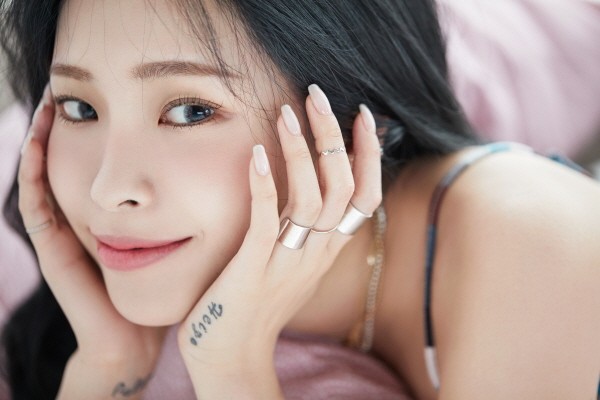 헤이즈 첫 번째 정규 앨범 ‘쉬즈 파인(She’s Fine)’. 사진=HNS HQ 제공