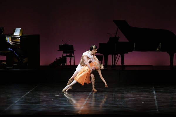 국립발레단 ‘Dance into the Music(댄스 인투 더 뮤직)’ 中 ‘포모나와 베르툼누스’ 공연사진. 사진=국립발레단 제공
