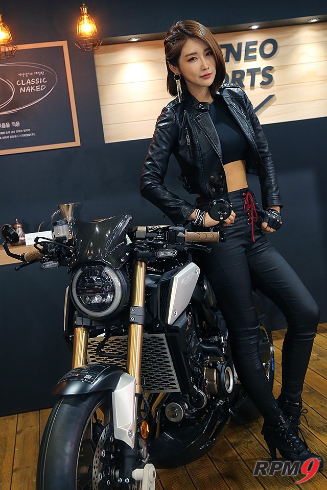 2019서울모터쇼 혼다모터사이클 CB1000R 바이크 모델 유다연 (사진 황재원 기자)