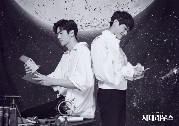 ‘시데레우스’ 정민(갈릴레오 역), 정욱진(케플러 역). 사진=충무아트센터 제공
