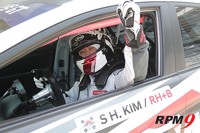 CJ대한통운 슈퍼레이스 3전 GT2 클래스 예선 1위, 김성훈 선수 (사진 황재원 기자)