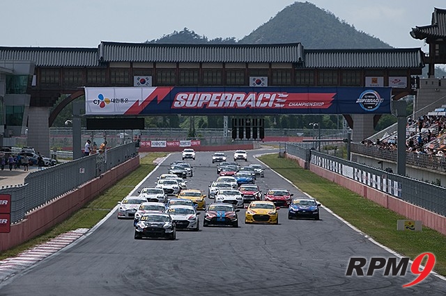 CJ대한통운 슈퍼레이스 챔피언십 3전 GT1 결승 1위, 정경훈 선수 (사진 황재원 기자)