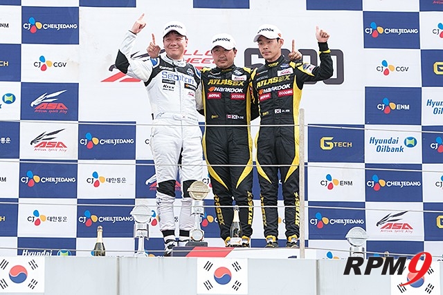 CJ대한통운 슈퍼레이스 챔피언십 3전 ASA 6000 클래스 결승 2위 장현진 선수 (사진 황재원 기자)