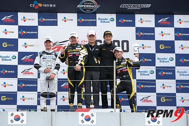 CJ대한통운 슈퍼레이스 챔피언십 3전 ASA 6000 클래스 우승 조항우 선수 (사진 황재원 기자)