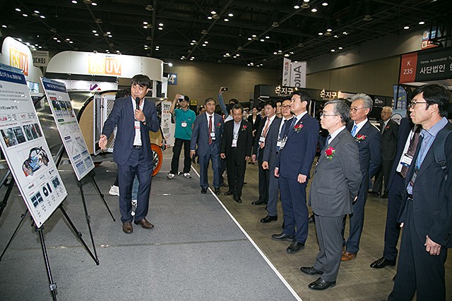 2019 오토살롱위크 자동차부품연구원 부스 벨로스터N (사진 : 황재원 기자)