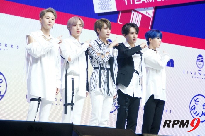 6일 서울 광진구 예스24 라이브홀에서는 1TEAM(원팀) 새 미니앨범 'ONE' 발매기념 쇼케이스가 열렸다. 