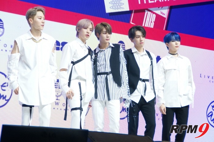 6일 서울 광진구 예스24 라이브홀에서는 1TEAM(원팀) 새 미니앨범 'ONE' 발매기념 쇼케이스가 열렸다. 