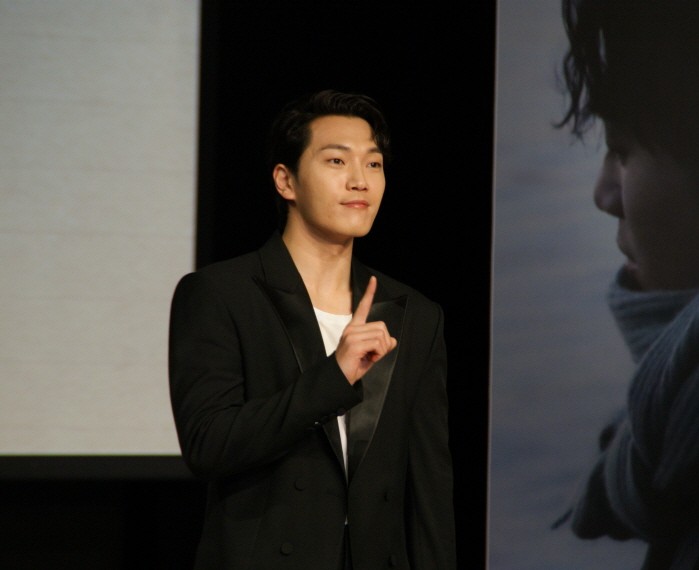 [스테이지리뷰] 김필, '쓸쓸한 그 남자의 덤덤한 겨울 감성산책' (yours, sincerely 음감회 종합)