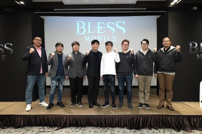 ‘블레스 모바일’ 미디어 쇼케이스 현장 이미지. (사진내 좌측 부터 조이시티 이성진 사업부장, 조이시티 조한서 상무, 조이시티 박영호 대표, 조이시티 조성원 대표, 씽크펀 오용환 대표,씽크펀 노희남 Senior PM, 씽크펀 서규석 AD, 씽크펀 김태석 실장).